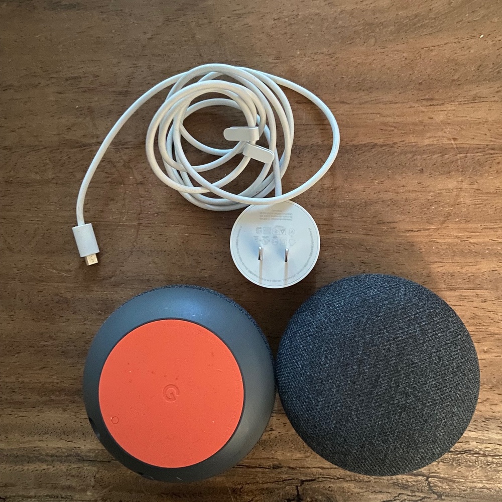 2 Google Speakers